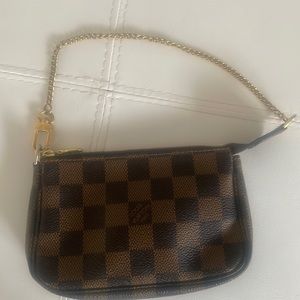 Louis Vuitton pouchette small good used condition